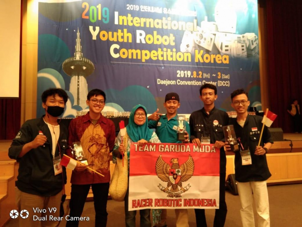 Lewat Karya Sorting Trash System, MAN 2 Jakarta Juara II Creative Design International Youth Robot  
